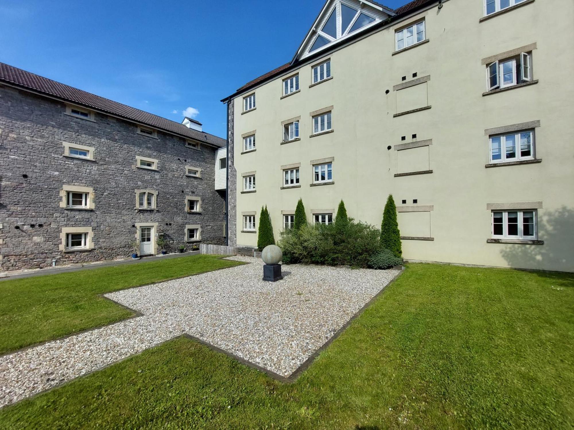 Old Brewery Home With Pool And Gym Access Oakhill Eksteriør bilde